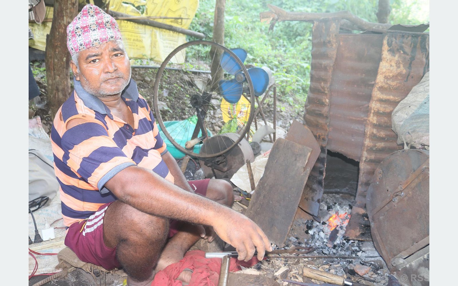 विश्वकर्माले बनाए विद्युत्बाट चल्ने स्वचालित घन