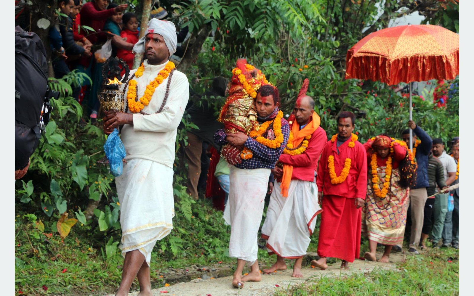 धादिङमा अनौठो जात्राः तामझामसित माइत झरिन् त्रिपुरासुन्दरी