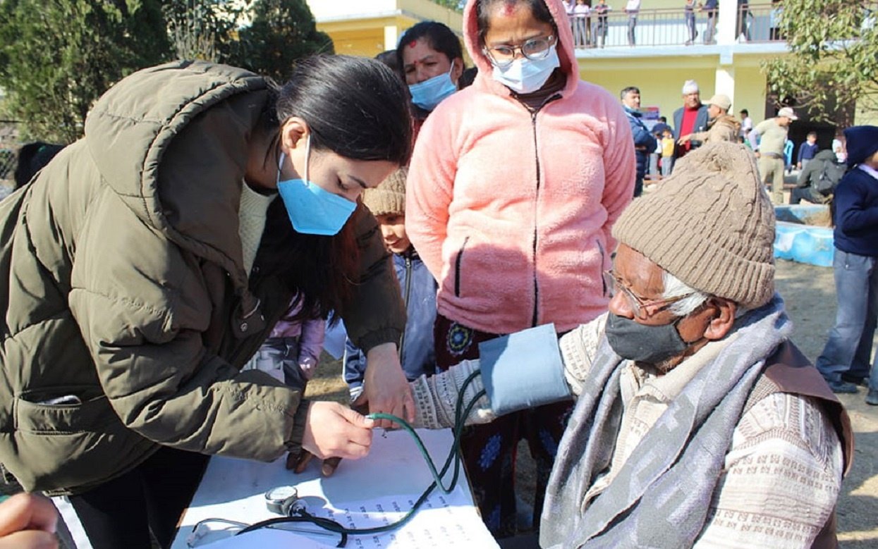 काभ्रेको चौकोटमा केएमसीको निःशुल्क स्वास्थ्य शिविर