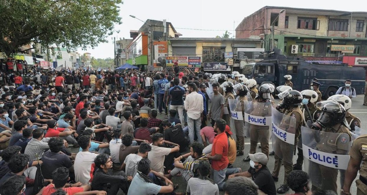 राजपक्ष सरकारका २६ मन्त्रीले गरे सामूहिक राजीनामा