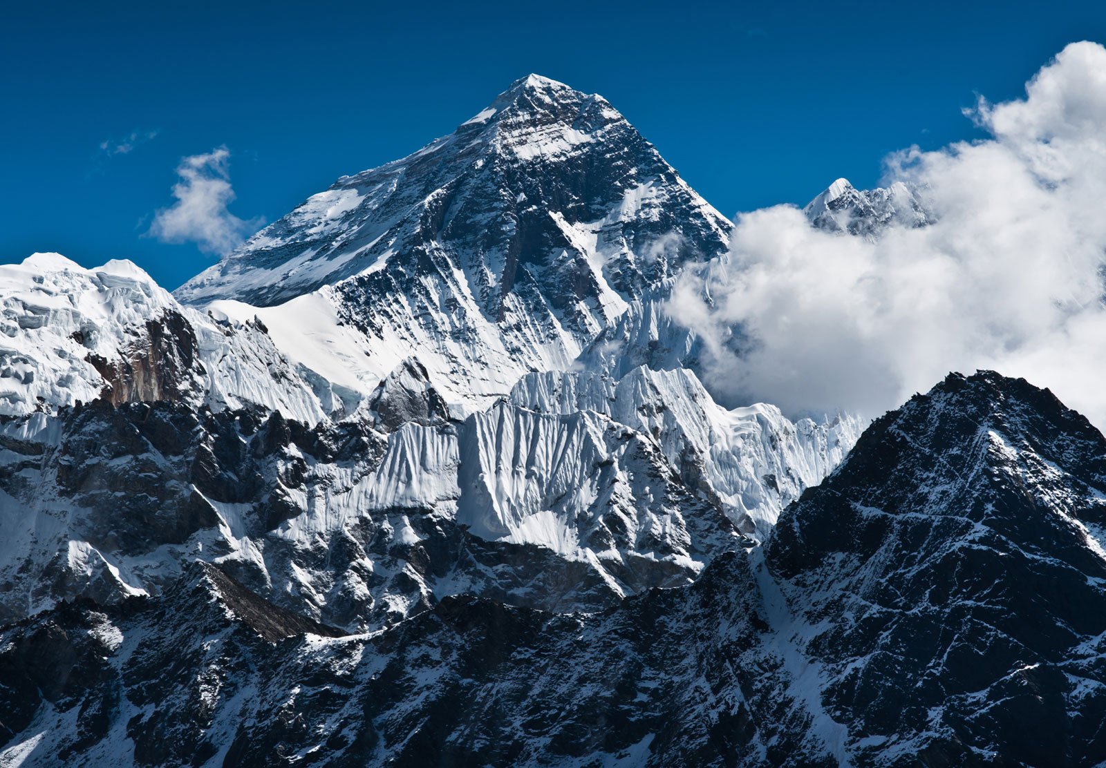 २,००० वर्ष पुरानो हिउँ पग्लिँदै