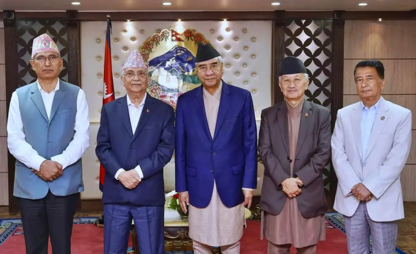 महत्वपूर्ण विषयमा प्रमुख प्रतिपक्षीलाई निषेध गर्न खोजेको भन्दै देउवासँग ओली आक्राेशित
