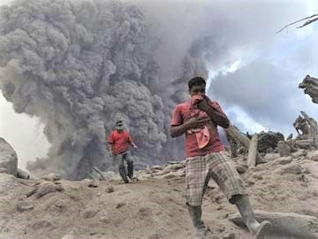 इन्डोनेसियामा ज्वालामुखी विस्फोटमा परी मृत्यु हुनेको संख्या ३९ पुग्यो