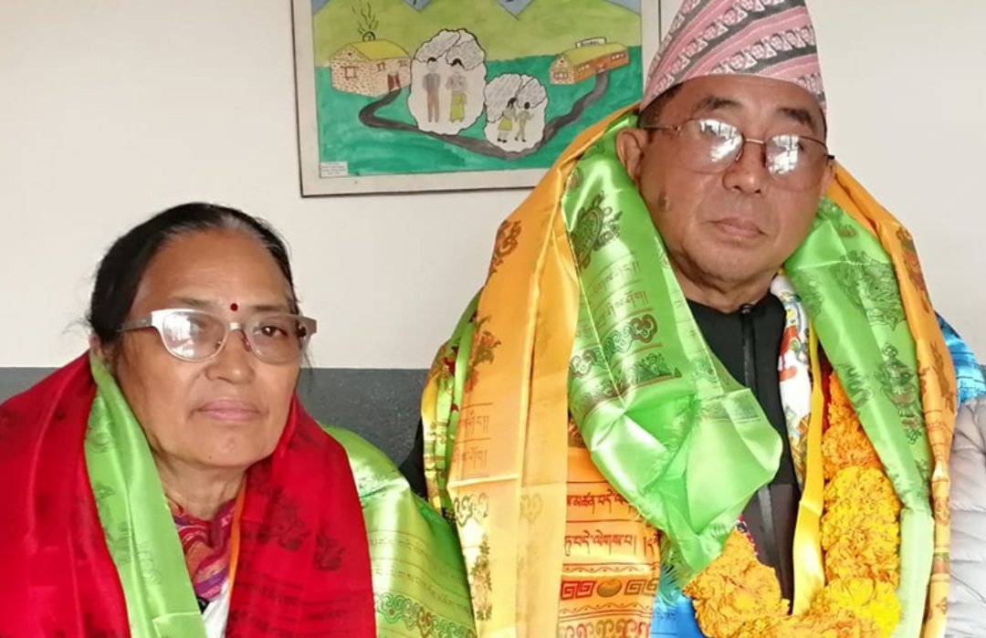 एक्लिए राई, पार्टीमा श्रीमान श्रीमती मात्रै