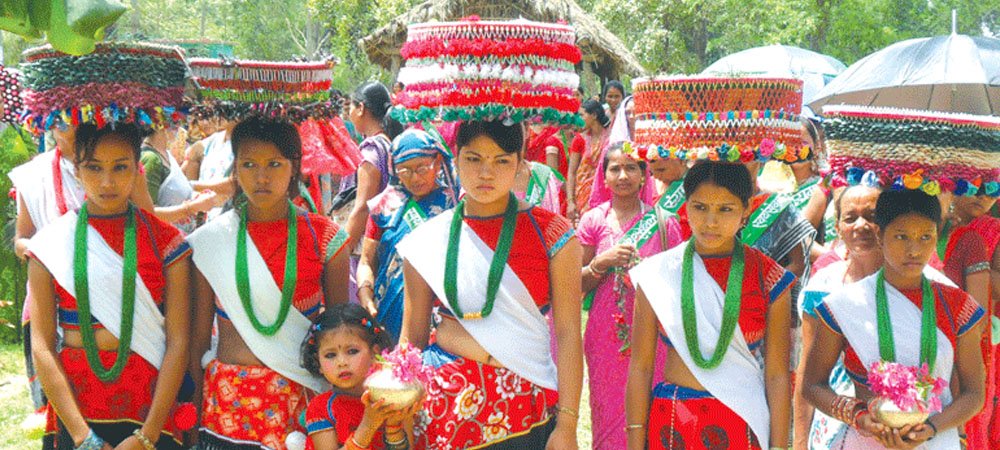 पश्चिम तराईमा थारू समुदायले अटवारी पर्व मनाउँदै