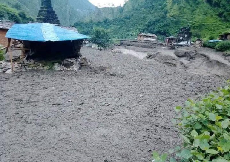 बाजुराको बिच्छ्या खोलामा भीषण बाढी, ११ घर बगायो, १७ घर उच्च जोखिममा