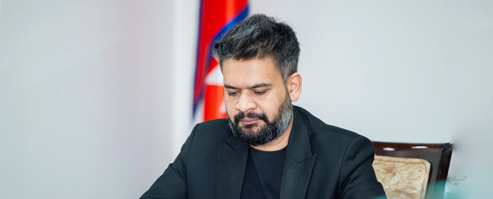 सांसदहरूले फेरि स्वकीय सचिव राख्न पाउने, राजपत्रमा सूचना प्रकाशित भएसँगै निर्णय लागू