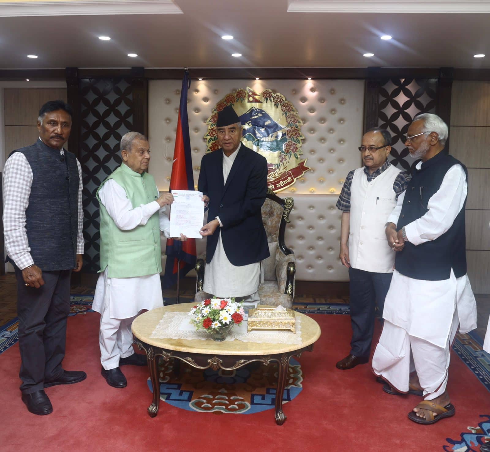 बजेटमाथि उठेका प्रश्नको जवाफ दिएलगत्तै नागरिकता विधेयक ल्याउने  लोसपाका नेतालाई प्रधानमन्त्रीको आश्वासन