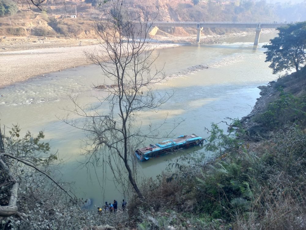 धादिङ बस दुर्घटनामा मृतकको संख्या ७ पुग्यो