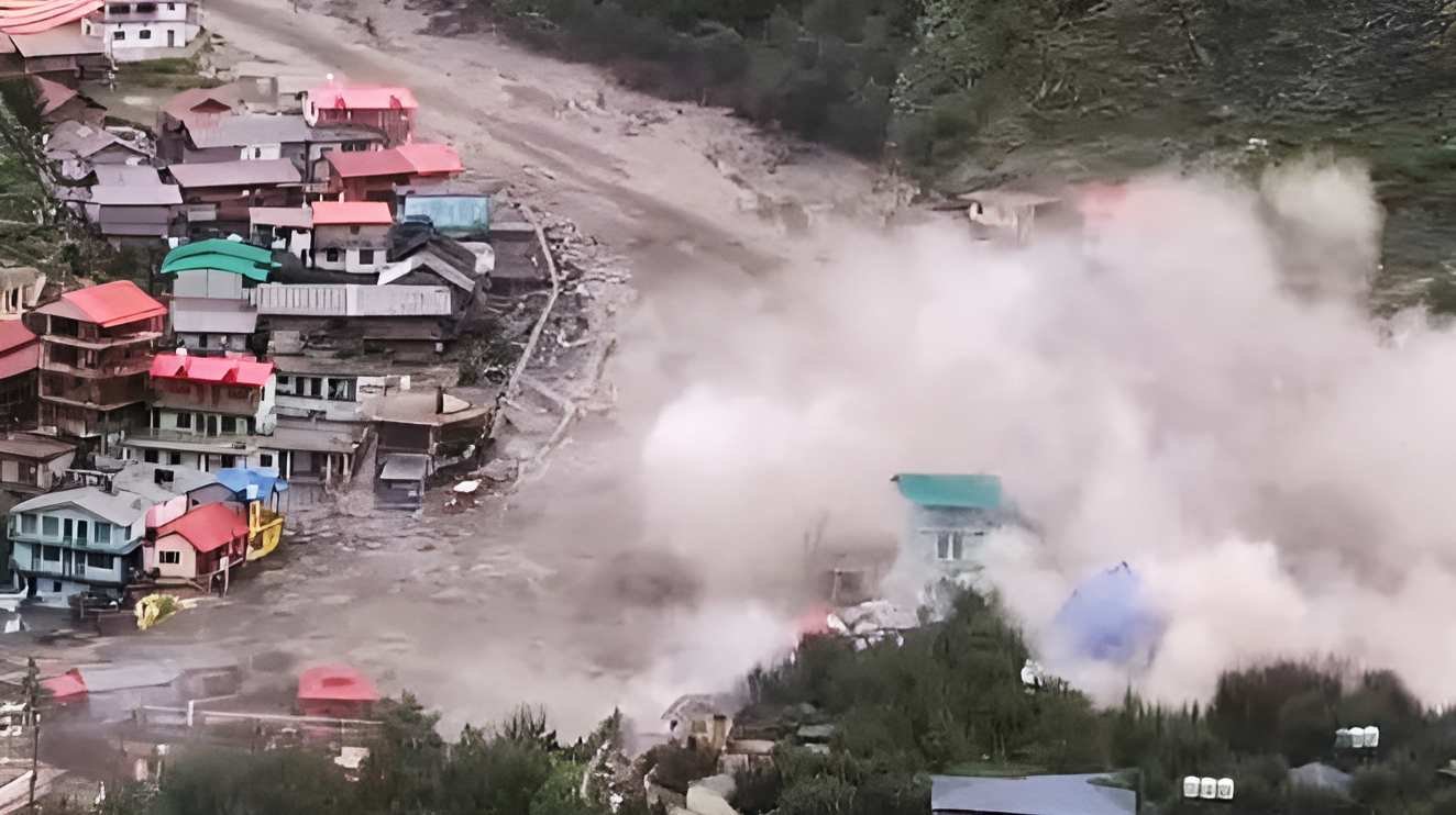 भारतको उत्तराखण्डमा भीषण बाढी, खीरगंगा गाउँ बगाउँदा ४ को मृत्यु, ५० बेपत्ता