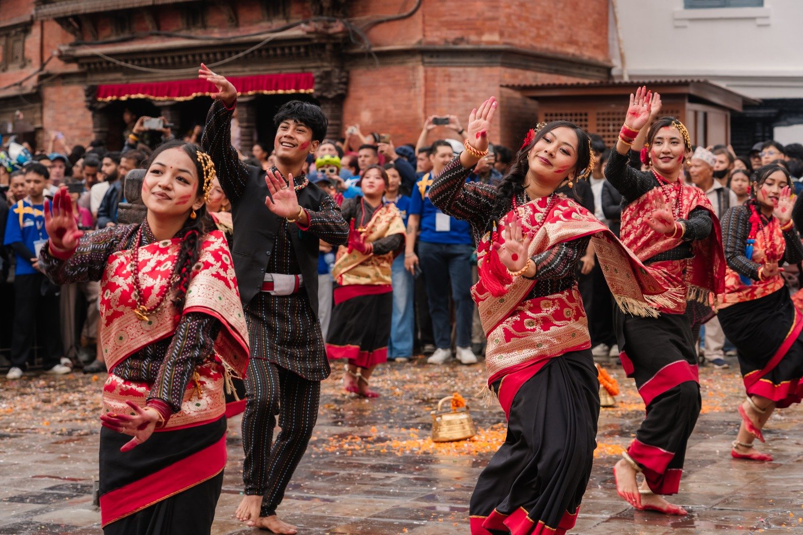 इन्द्रजात्राको रौनक थप्दै एक्सट्रिम इनर्जी ड्रिंक र 'द लोकल': वसन्तपुरमा सांस्कृतिक कार्यक्रम सम्पन्न