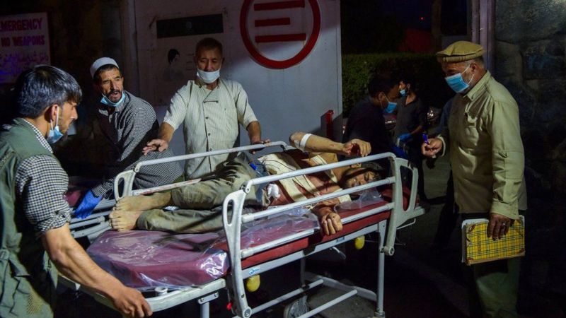 काबुल विमानस्थलबाहिर विस्फोट, १३ अमेरिकी सुरक्षाकर्मीसहित ६० बढीको मृत्यु