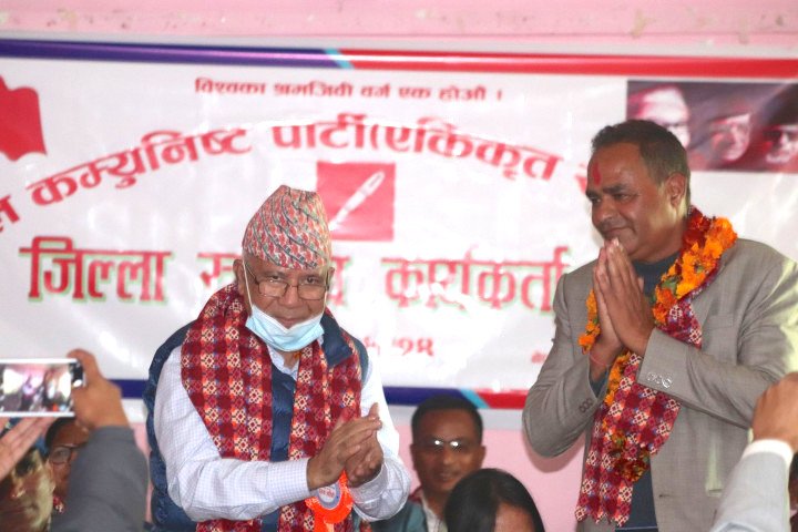 एमाले डडेल्धुराका तत्कालीन अध्यक्षसहित बहुमत जिल्ला कमिटी नेकपा(एस)मा समाहित