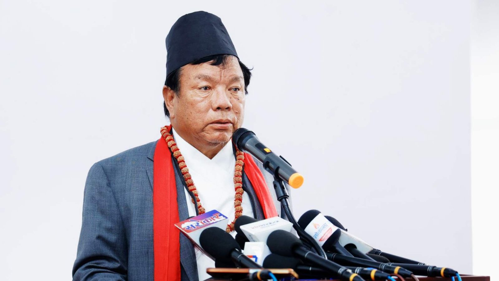  राष्ट्रिय हितका लागि गुटबन्दी त्याग्न शिक्षामन्त्री  पुनको जेन-जीसहितलाई अपिल: इतिहासबाट पाठ सिक्न आग्रह
