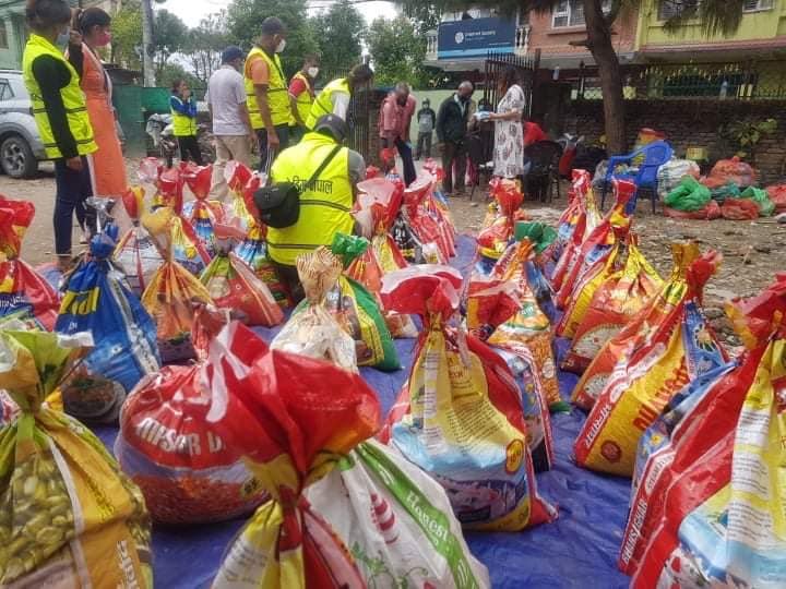 हाम्रो टिम नेपालद्वारा २ सय परिवारलाई राहत वितरण  