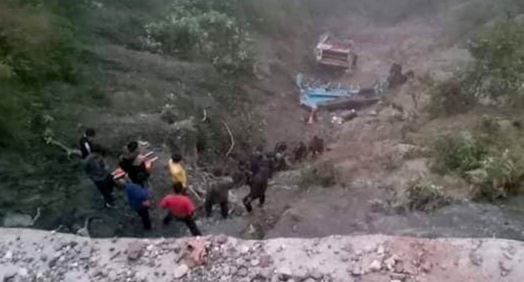 नवलपुरकाे बुलिङटारमा बस दुर्घटना ५ जनाको मृत्यु , २५ घाइते