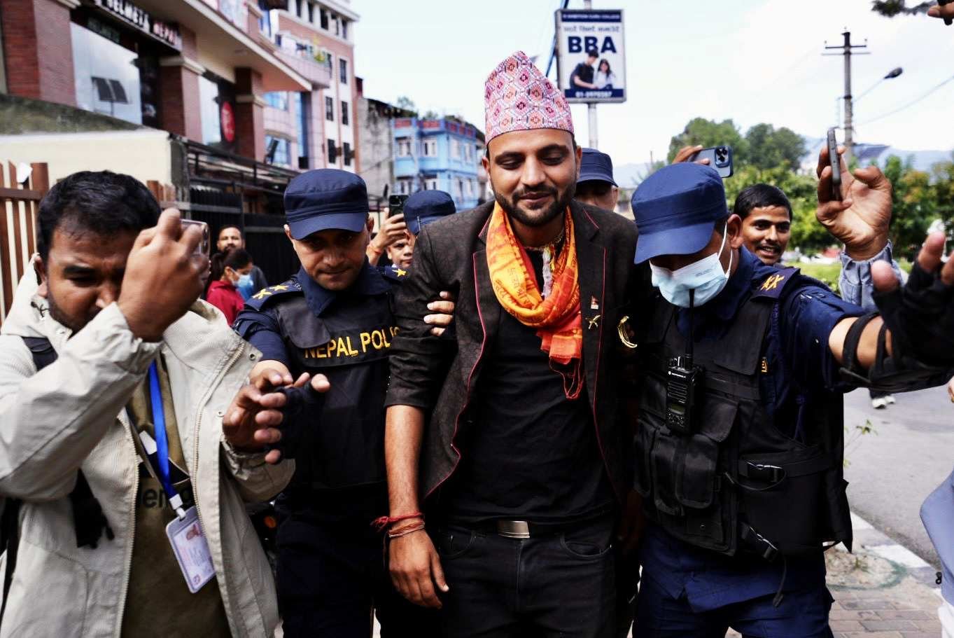 माइतीघर मण्डलाबाट डा. निकोलश भुसालसहित युवा प्रहरी नियन्त्रणमा