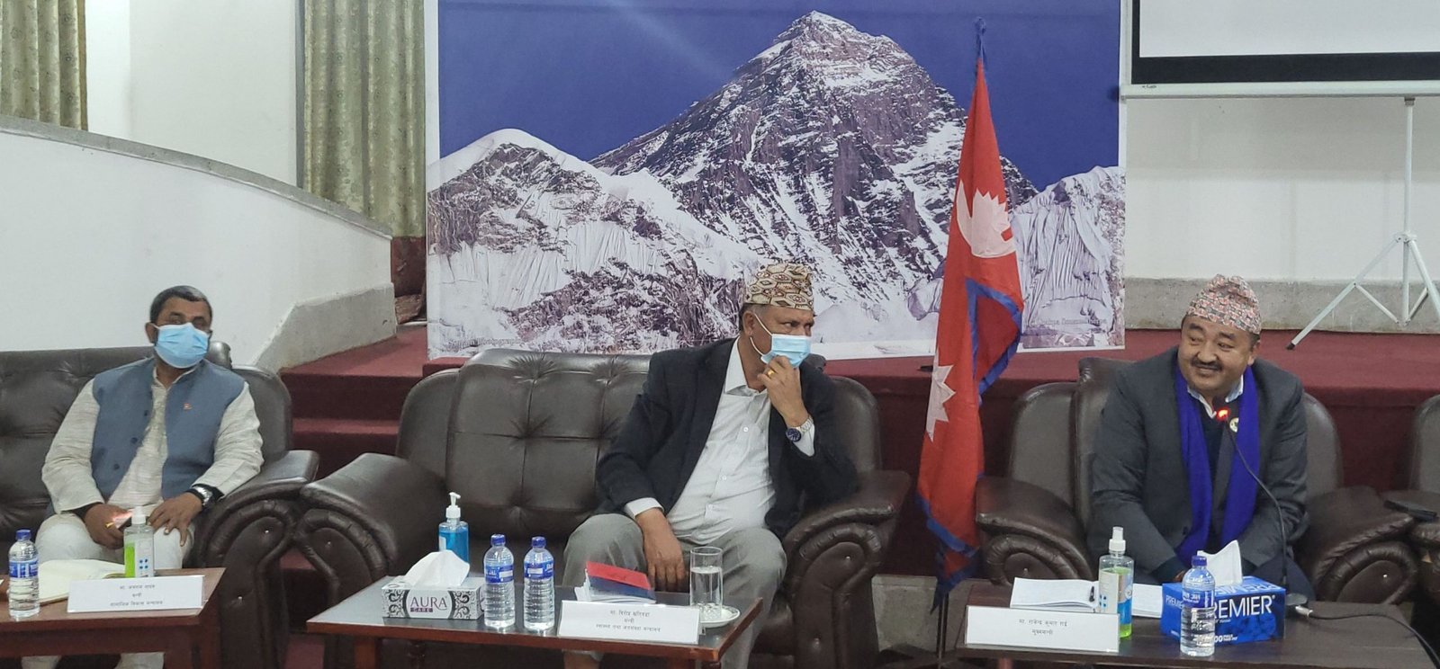 अत्यावश्यक गतिविधि प्रभावित नहुने गरी कोभिडविरुद्ध लड्ने