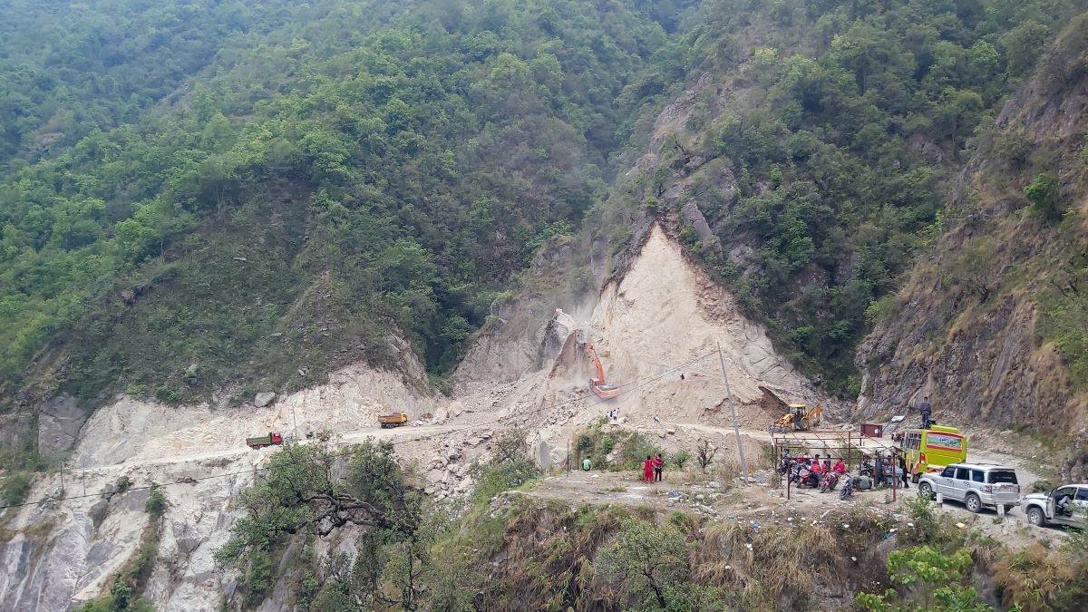 कान्ति लोकपथमा रात्रिकालीन यात्रा नगर्न मकवानपुर प्रशासनको आग्रह