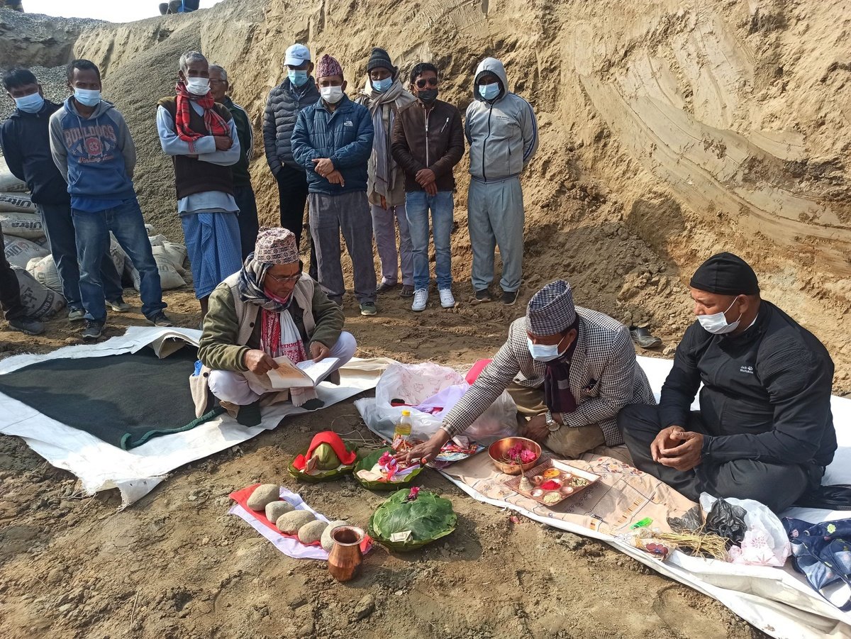 ईटहरीमा चार करोड बढीको लागतमा पुल निर्माण शुरु