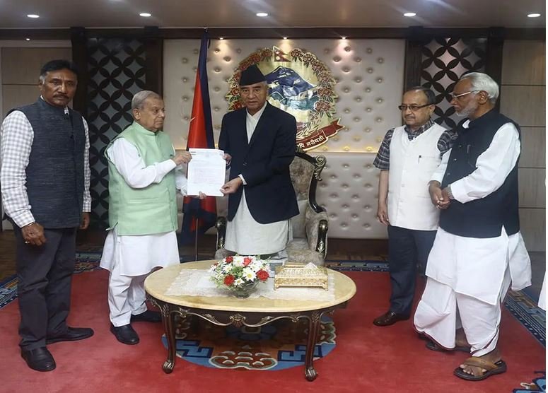लोसपालाई २ मन्त्री र एक राज्यमन्त्री दिन मन्त्रालय फुटाउने तयारीमा देउवा
