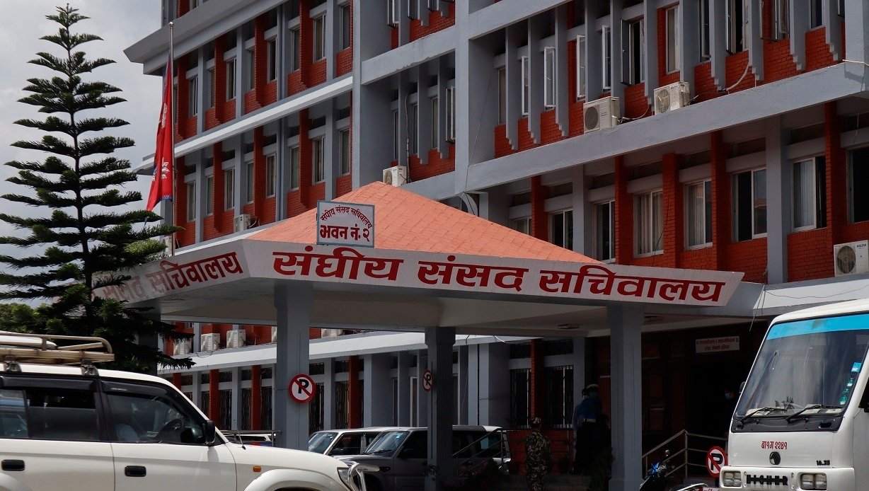 २४ उपसचिवसहित ३५ कर्मचारीको सरुवा