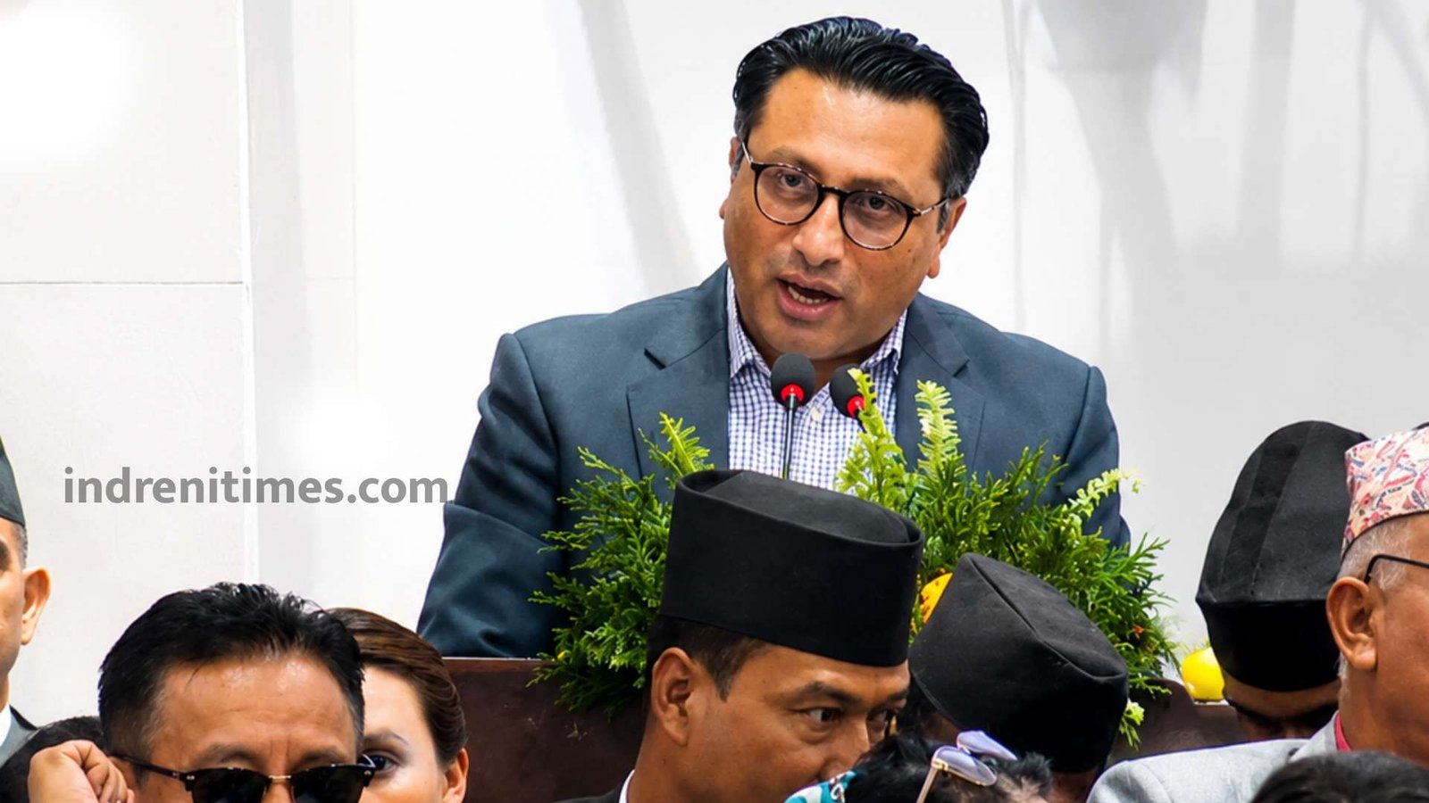 ९ पूर्व अर्थमन्त्रीसँग अर्थमन्त्री वाग्लेको विशेष छलफल, टुक्रे आयोजना रोक्न र खर्च कटौती गर्न सुझाव
