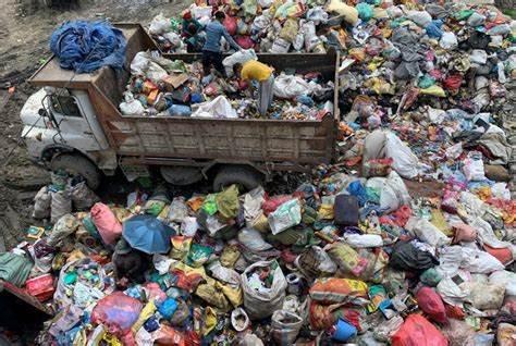 रातारात उठाएर कहाँ लगियो काठमाडौँको ‘कोर एरिया’को फोहोर?